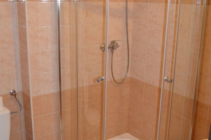 Room 12 of 28