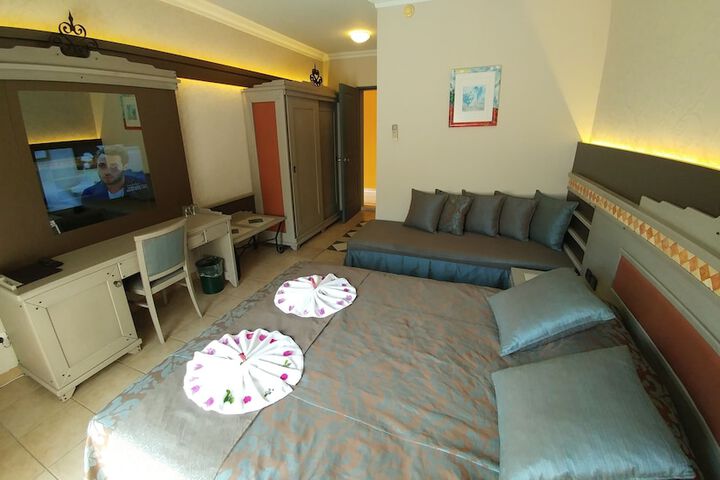 Room 7 of 63