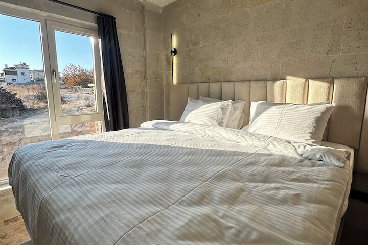 Room 26 of 93