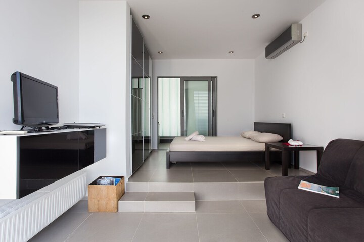 Room 10 of 142
