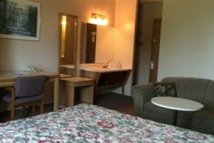 Room 6 of 25