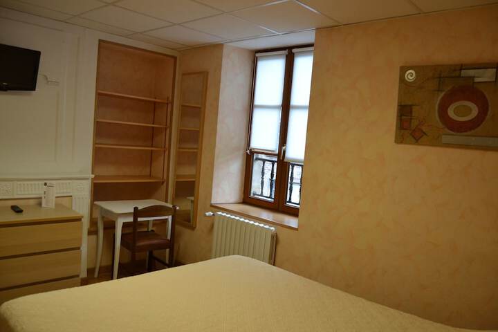 Room 19 of 37