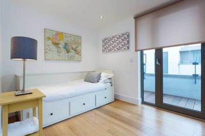 Room 10 of 21