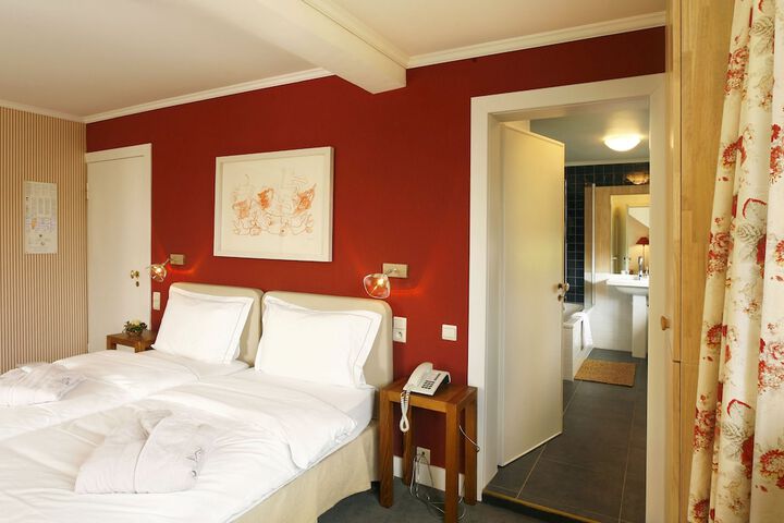 Room 8 of 28