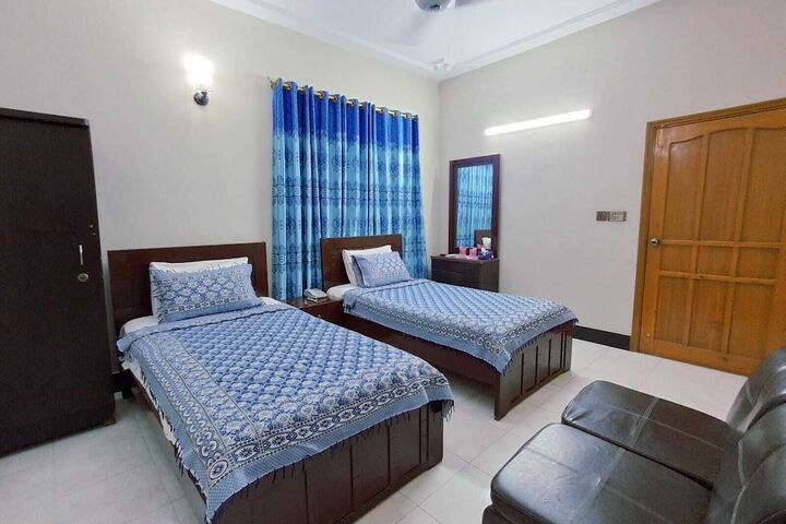 Room 4 of 14
