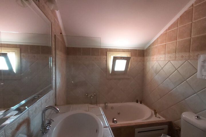 Room 164 of 446