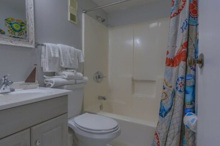 Room 33 of 152