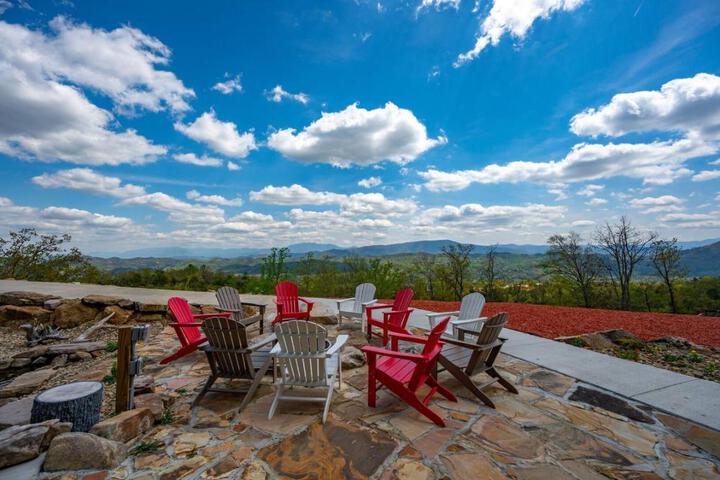 Tennessee Whiskey Indoor Pool, Amazing Views, Theater Room, Hot Tub, 5 Star Luxury!