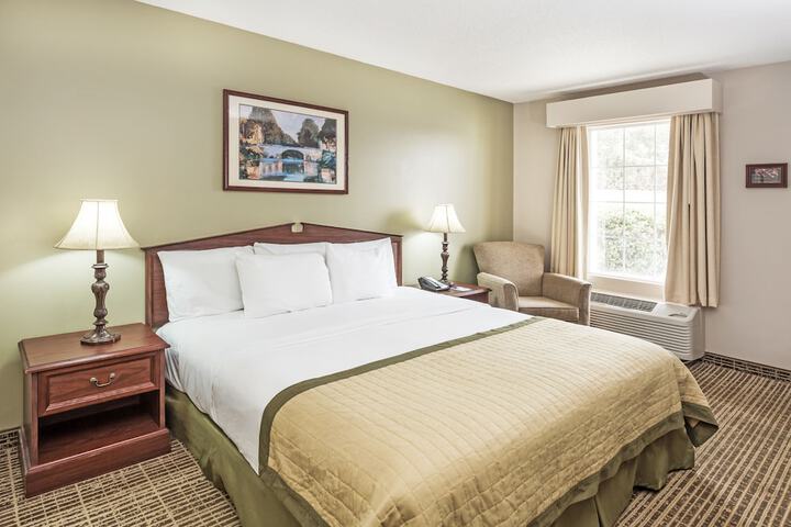 1 King Bed (6 of 6)