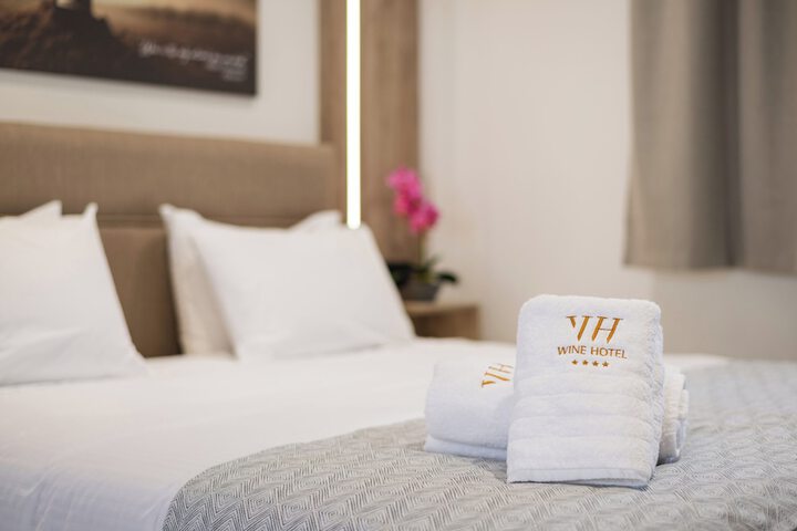 Room 9 of 42