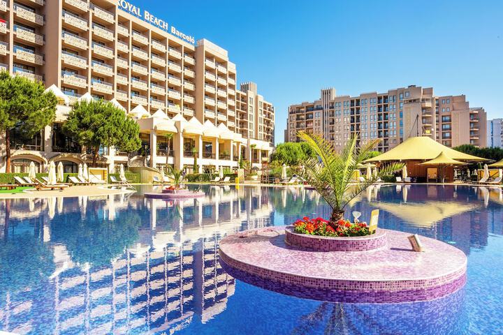 Hotel with Pool