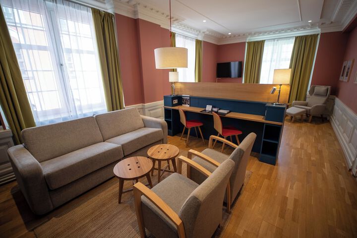 Room 44 of 104