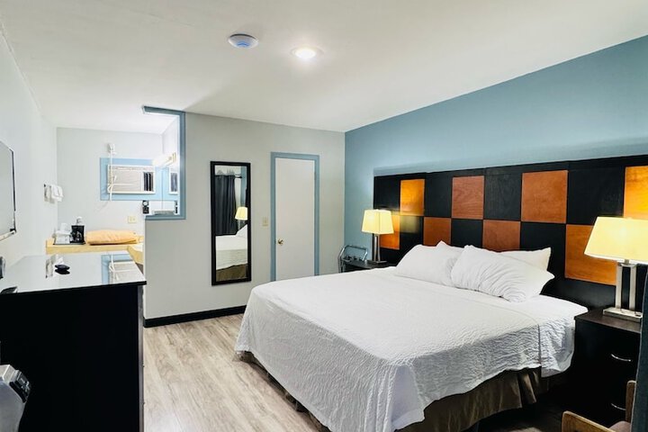Room 4 of 13