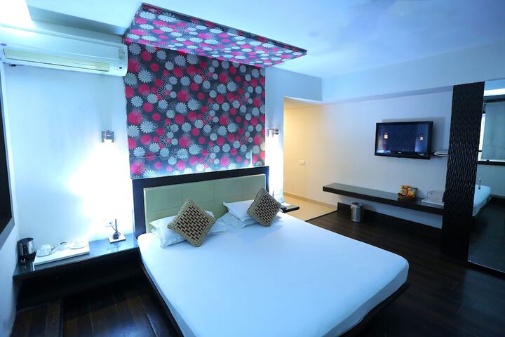 Room 4 of 52