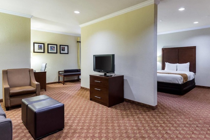 Room 13 of 33
