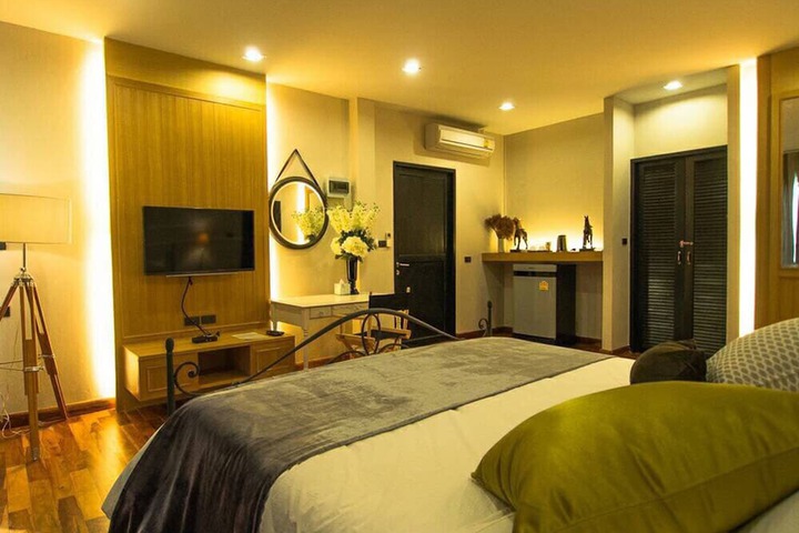 Room 3 of 33