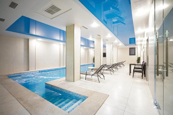 Pool 9 of 15