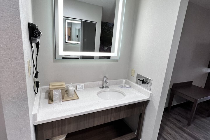 1 King Bed Accessible Upgrade (17 of 67)