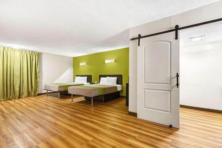 Room 9 of 25