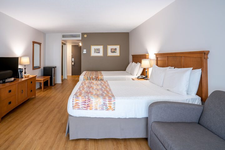 1 Queen Bed (8 of 16)