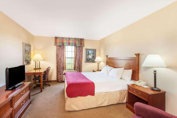 1 King Bed (19 of 30)