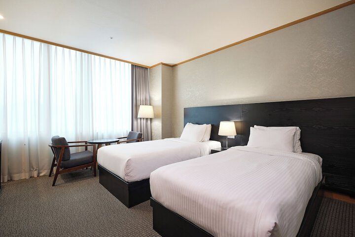 Room 10 of 48