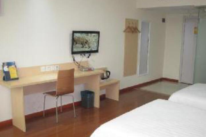 Room 2 of 3