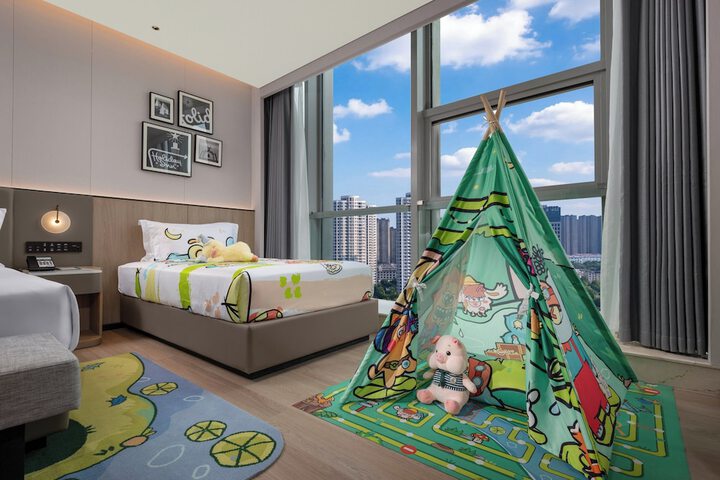 Room 12 of 87