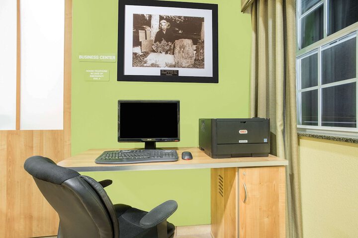 Business Center 21 of 21