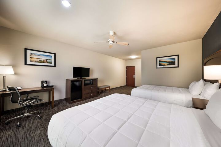 2 Queen Beds Flat Screen Television Microwave and Refrigerator High Speed Internet A (14 of 14)