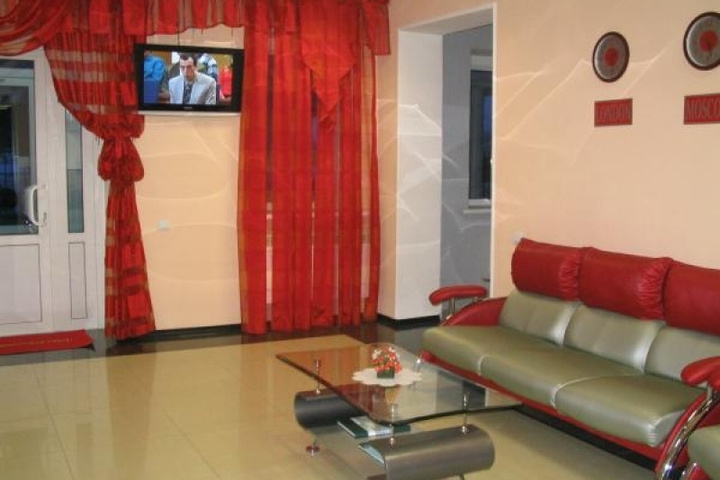 Room 3 of 8