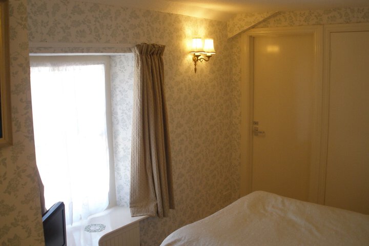 Room 5 of 44