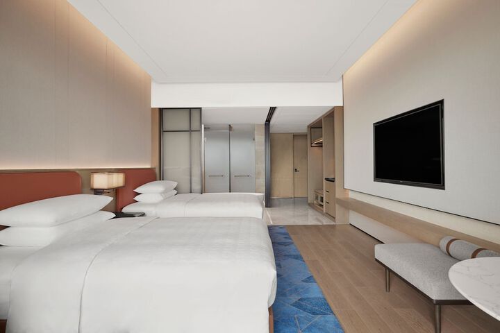 Room 32 of 85