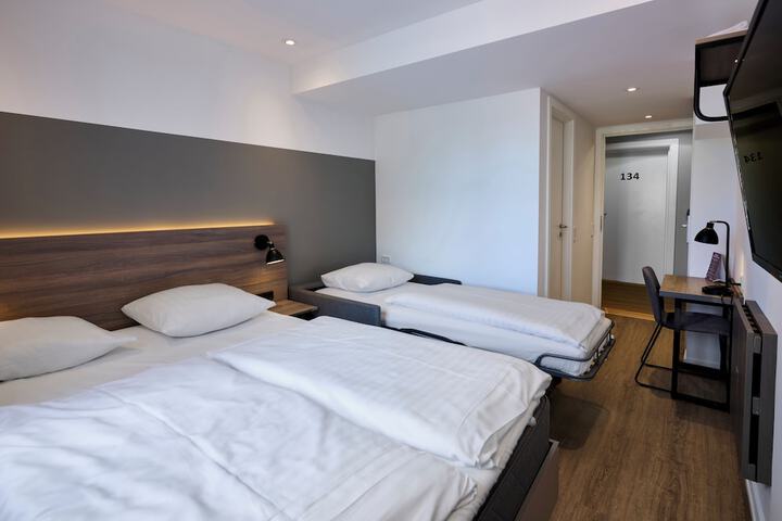Room 33 of 71