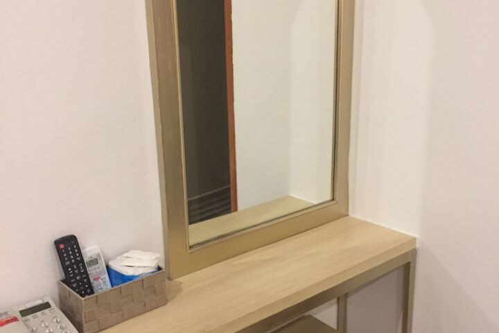 Room 7 of 68