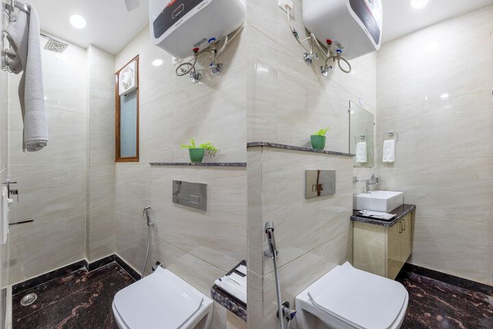 Room 13 of 28