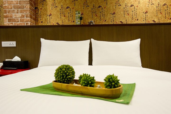Room 14 of 36