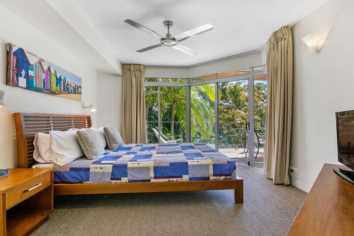 Room 2 of 9