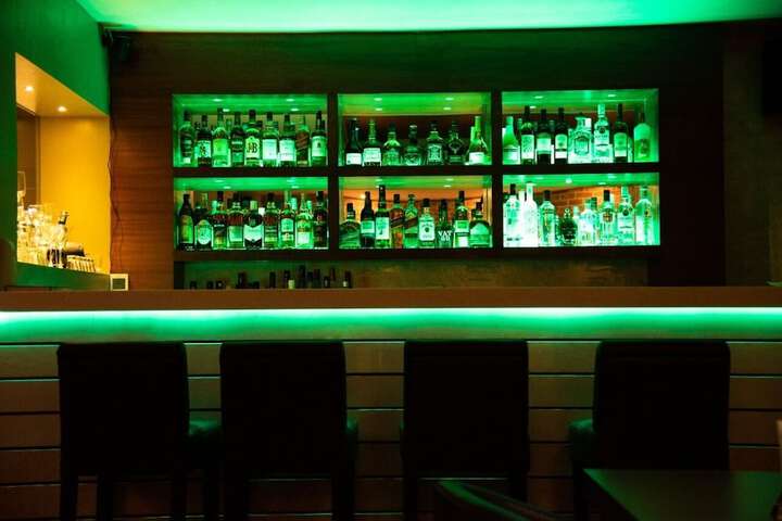 Lounge 16 of 20