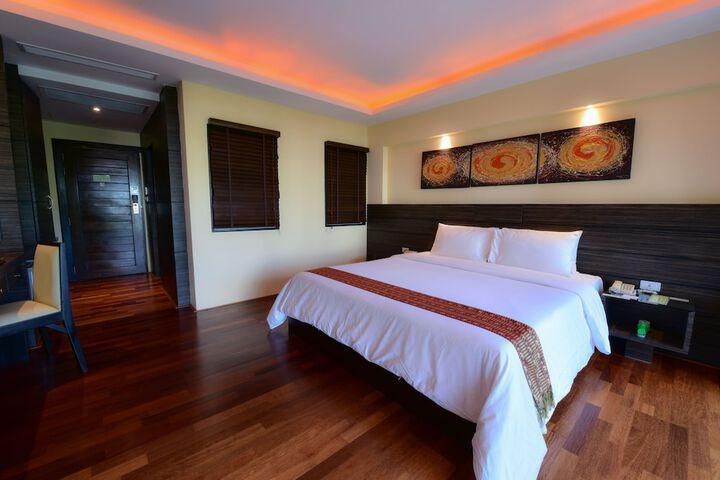 Room 13 of 90
