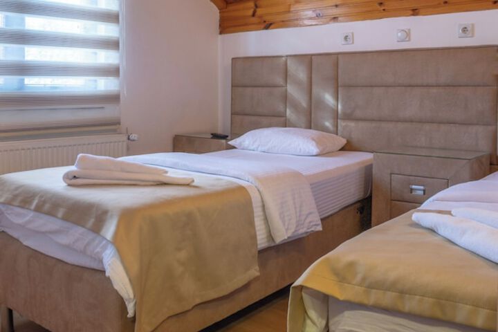 Room 7 of 13