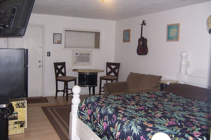 Room 9 of 16