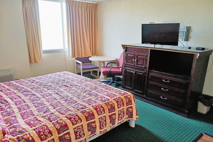Room 24 of 144