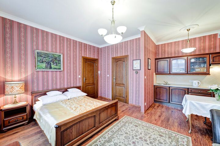 Room 3 of 43