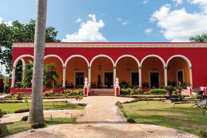 Hotel Exterior 92 of 110