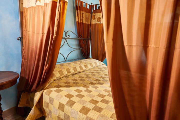 Room 9 of 79