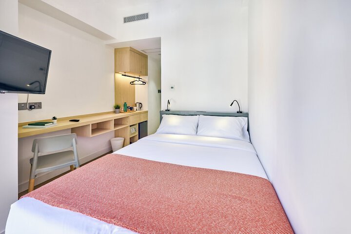 Room 16 of 34