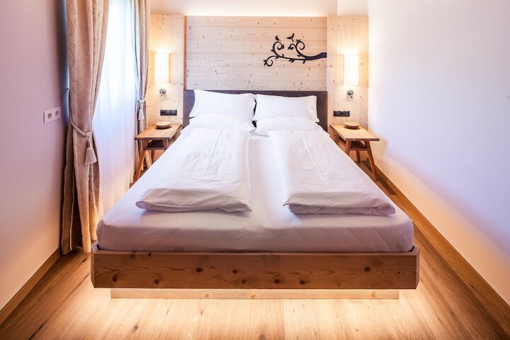 Room 52 of 157