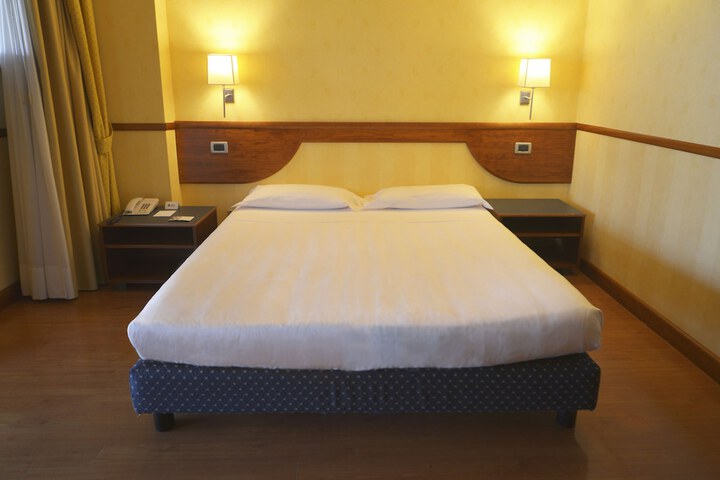 Room 13 of 80