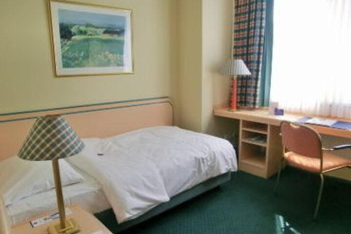 Room 8 of 15